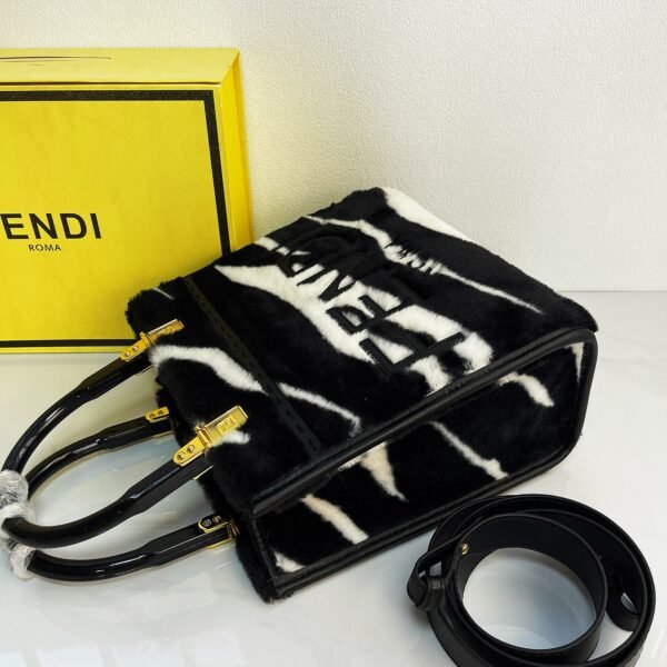 Fendi Tote Bag "Sunshine Tote Bag" Model: 8836 Black and White Pattern Size 23ⅹ22cm