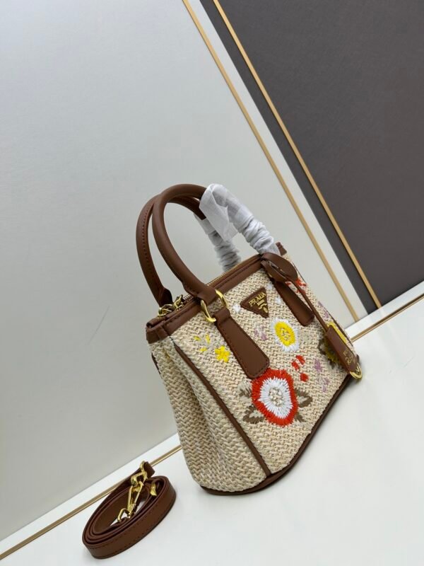 RADA woven handbag! Beautiful straw bag size: 26x17x11, model 2511