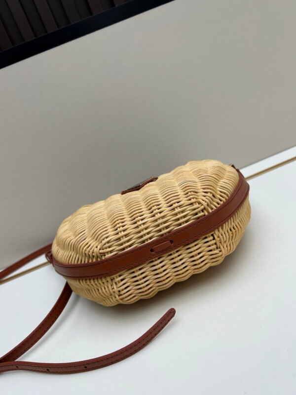 RADA woven style bag size 25x15x7, model 2528